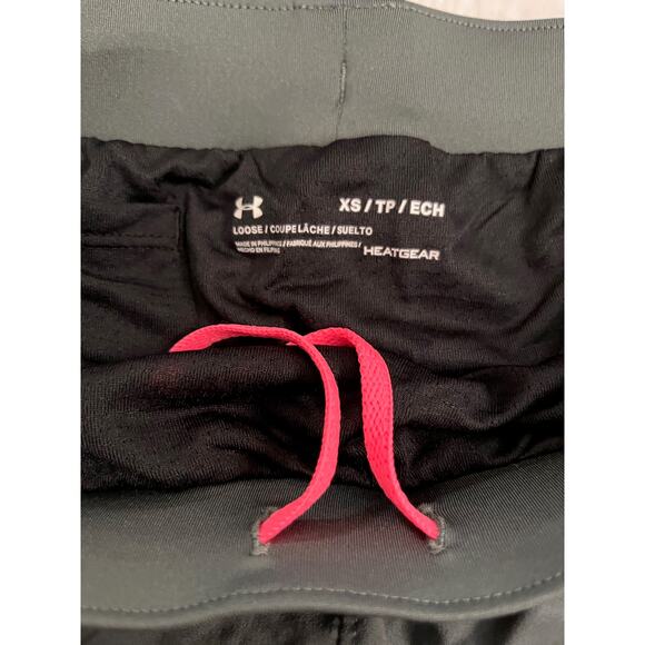 NWT UNDER ARMOUR Women's Loose Run shorts Gray/Pink Sz XS - Picture 4 of 9
